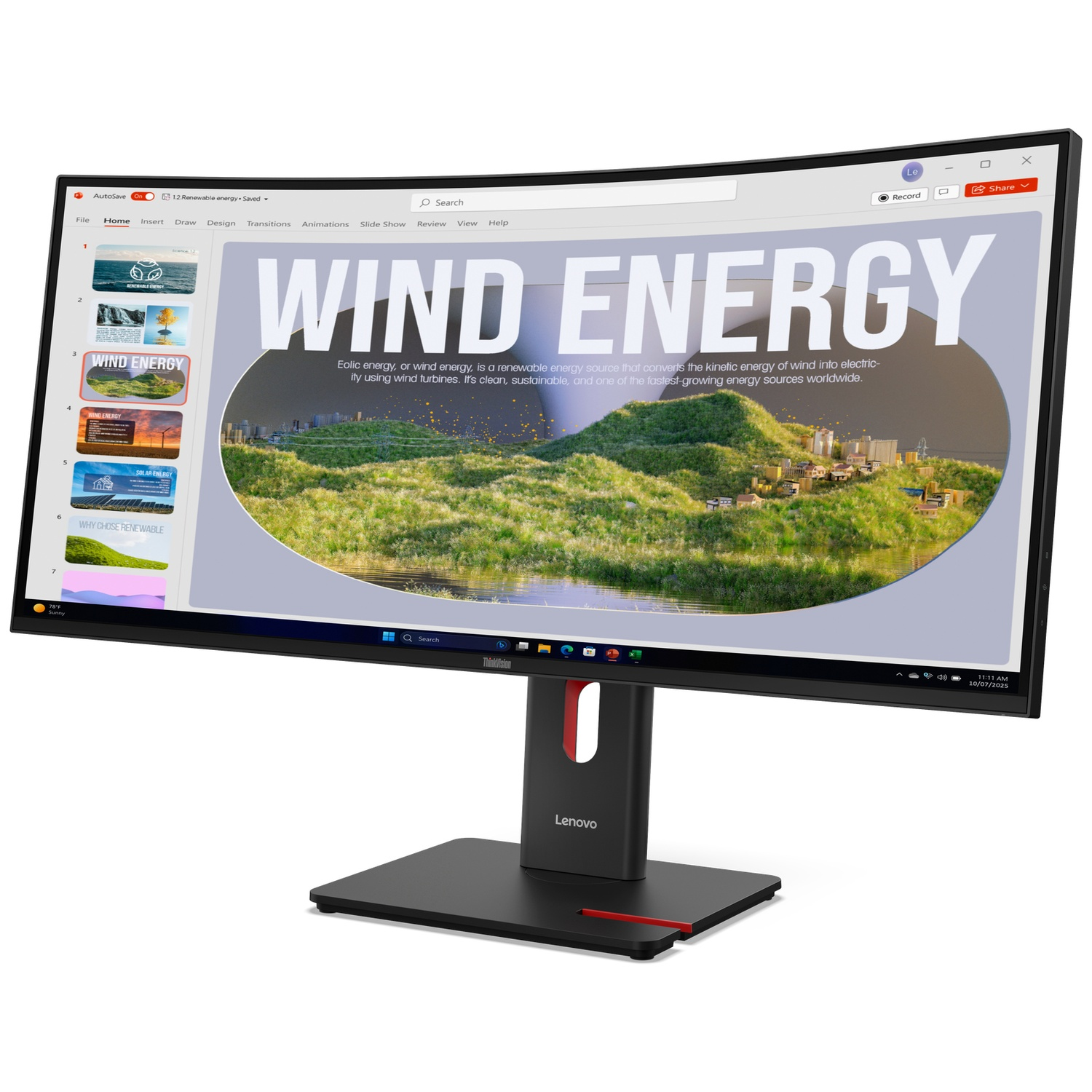 Een monitor toont een presentatie over windenergie met afbeeldingen van turbines en een stad.