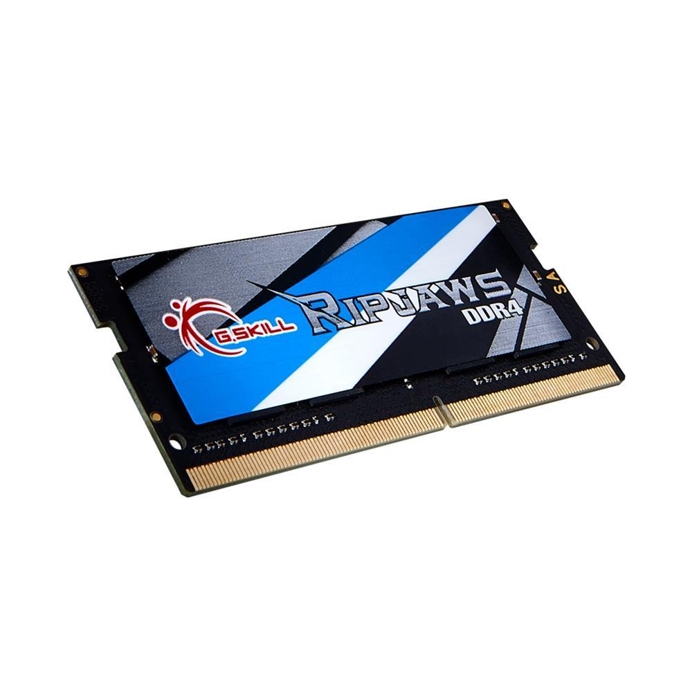 Siyah PCB ve mavi/siyah soğutucuya sahip bir G.SKILL Ripjaws DDR4 RAM modülü.