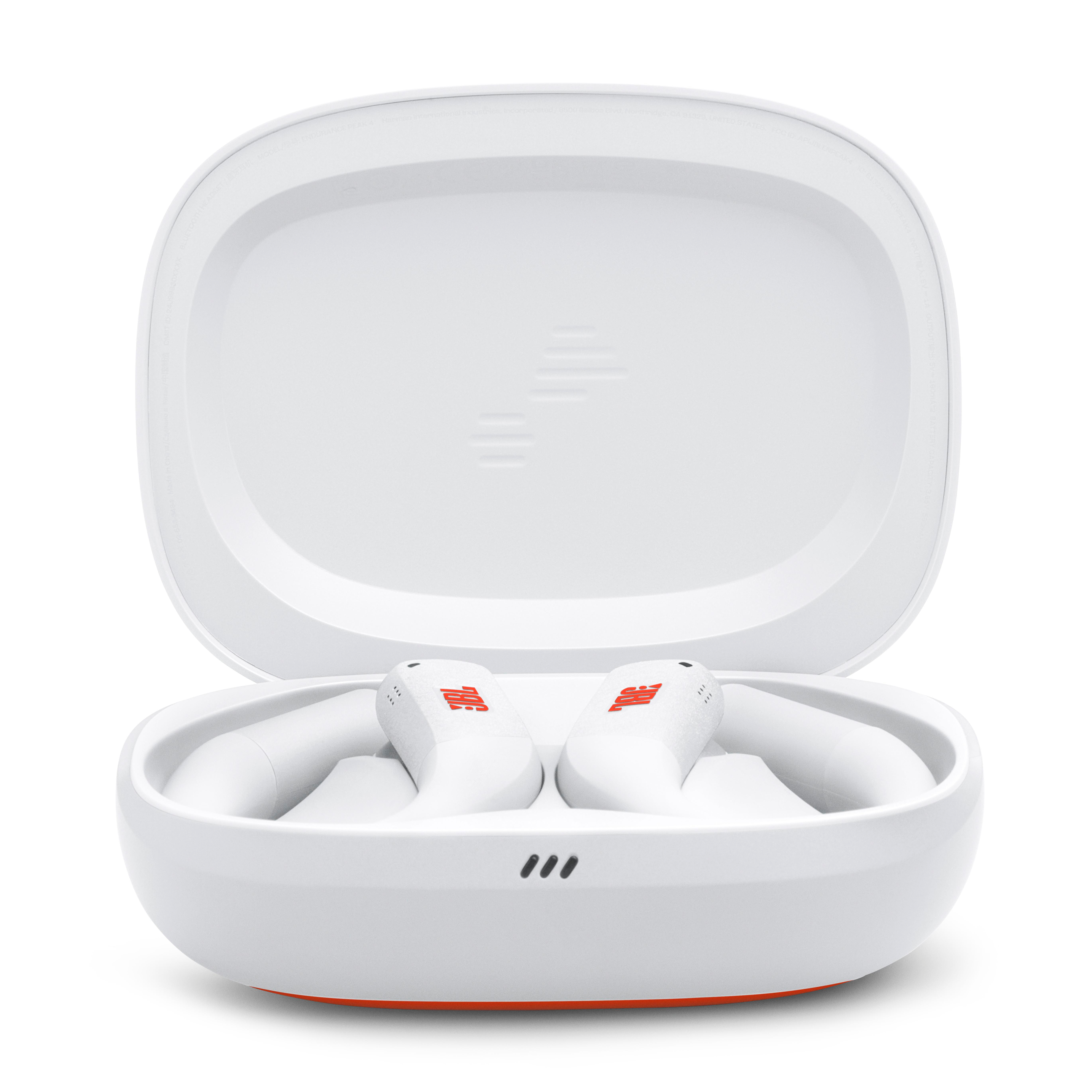 Weiße Ohrhörer mit orangefarbenem JBL-Logo in geöffnetem Ladecase.