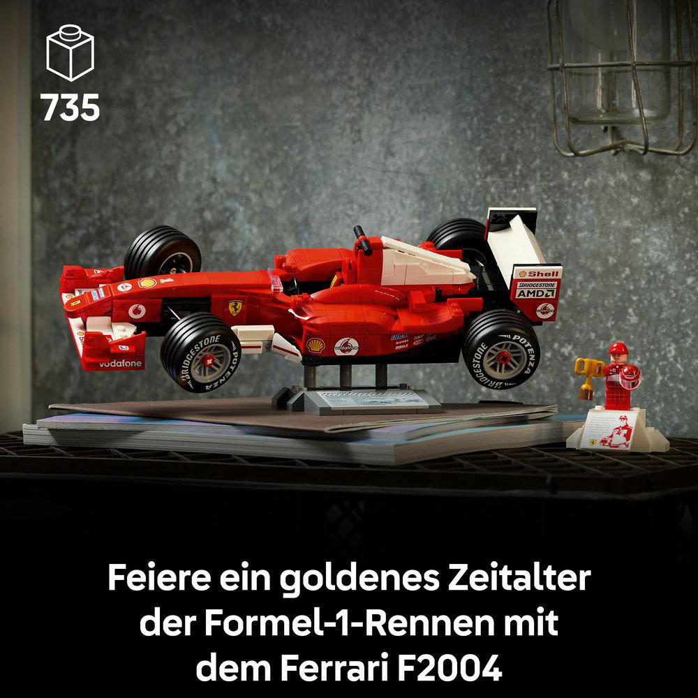 Ein roter Lego Ferrari F2004 mit Fahrerfigur und 735 Teilen.