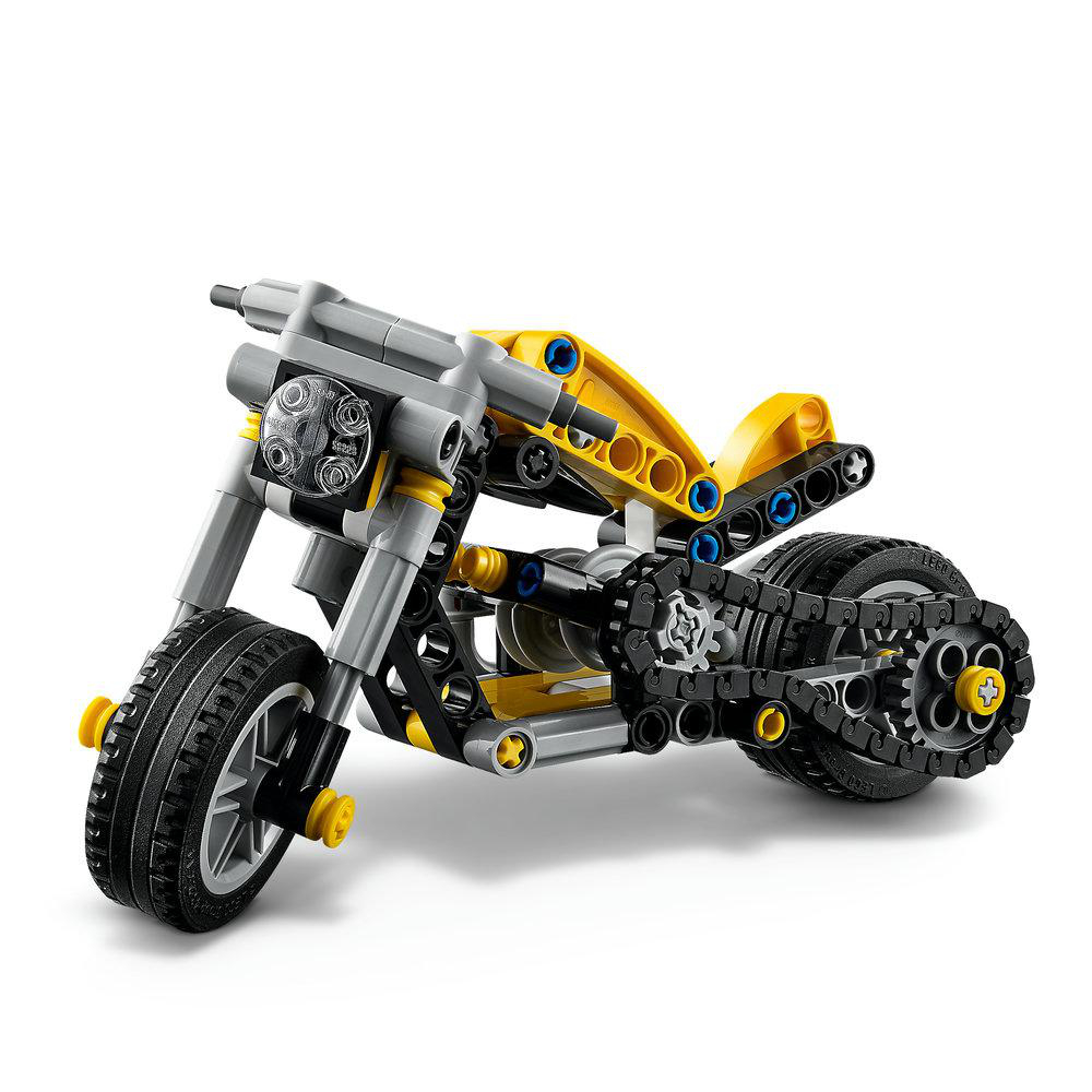 Ein gelbes und graues Lego-Motorrad mit Kette und Rädern.