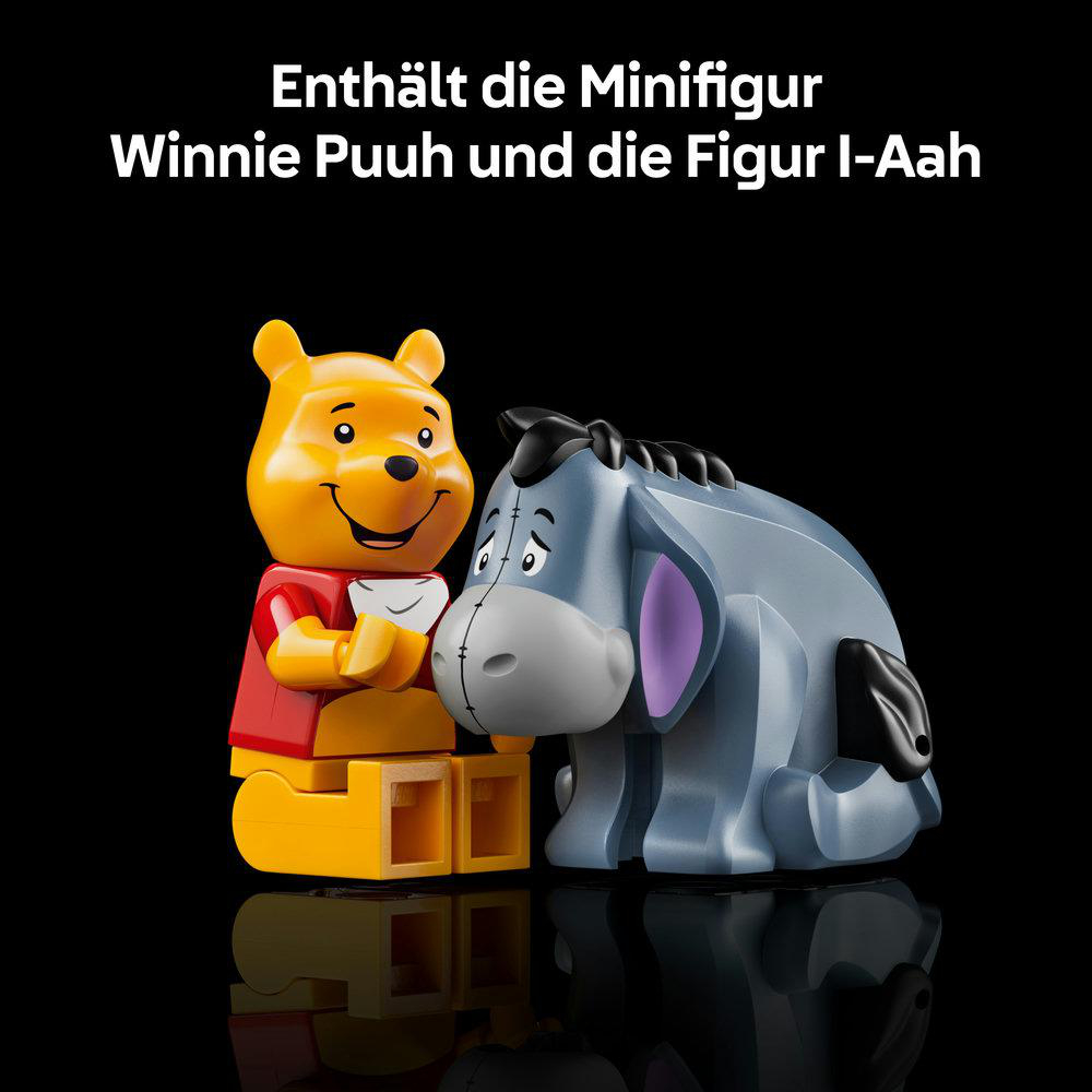 LEGO Winnie Puuh und Ferkel Figuren auf schwarzem Hintergrund.