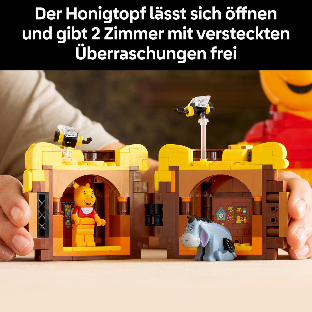 Winnie Puuh und I-Aah LEGO Set. Puuh ist in einem Raum; I-Aah in einem anderen.