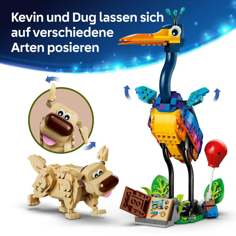Bunte Lego-Figur eines Vogels und ein Hund, die auf einem Podest stehen.