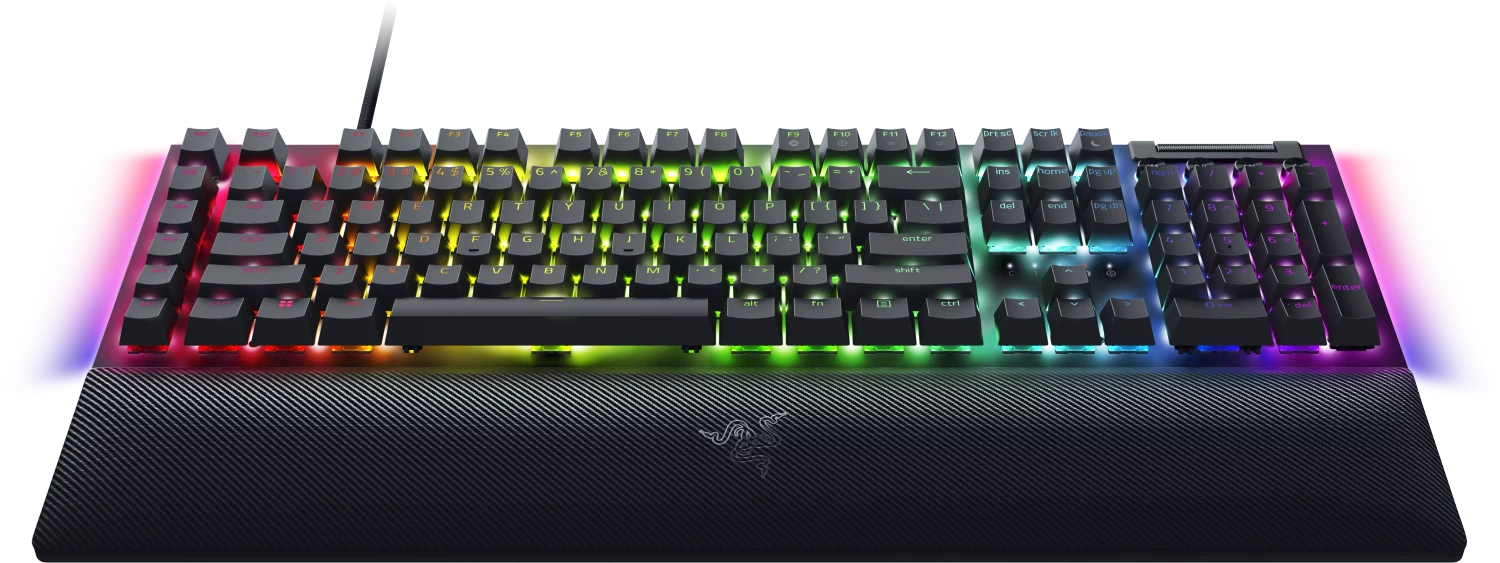 Egy fekete gamer billentyűzet RGB világítással és texturált csuklótámasszal.