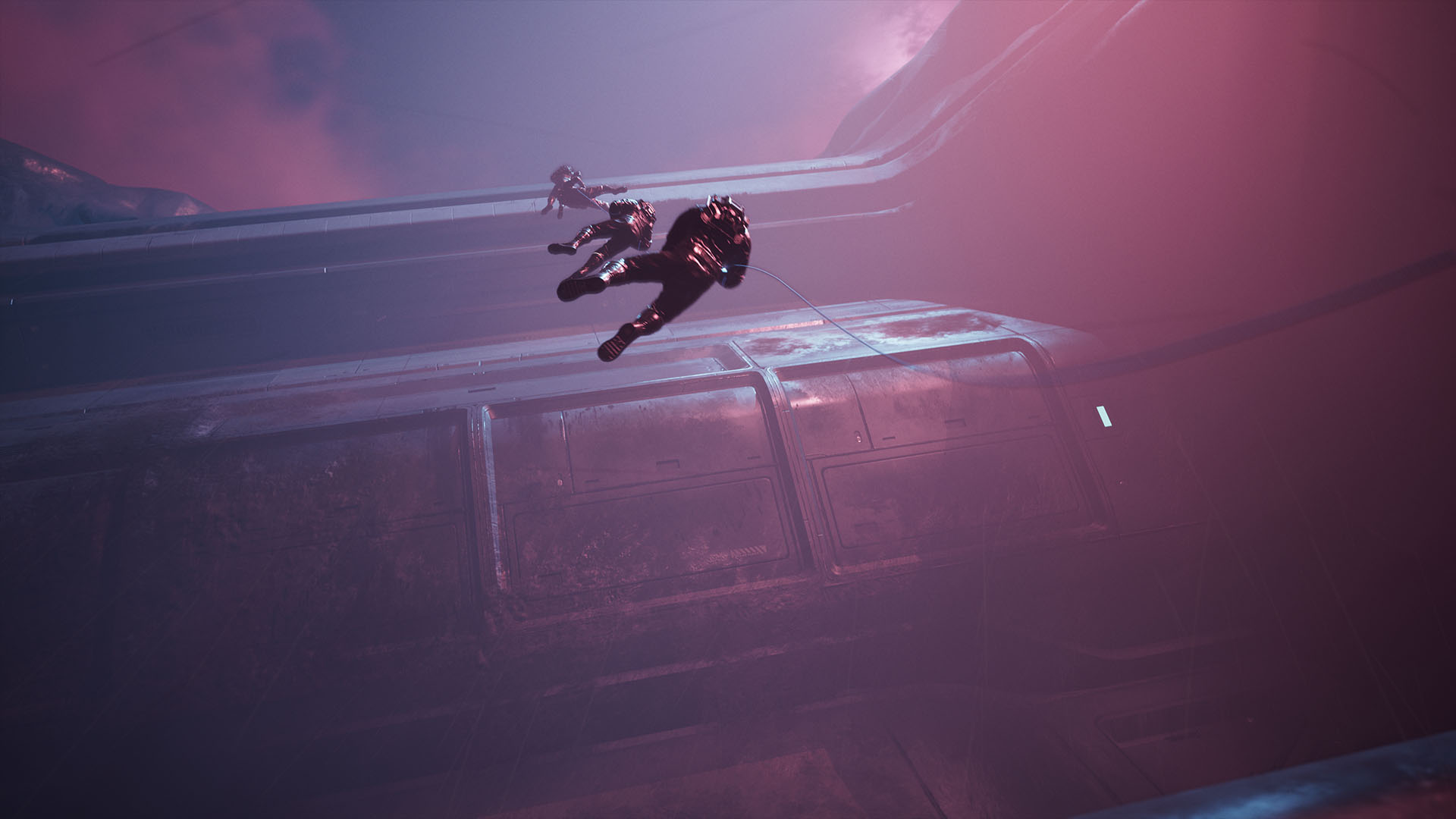 Trzech astronautów unosi się przed gigantycznym statkiem kosmicznym we mgle.