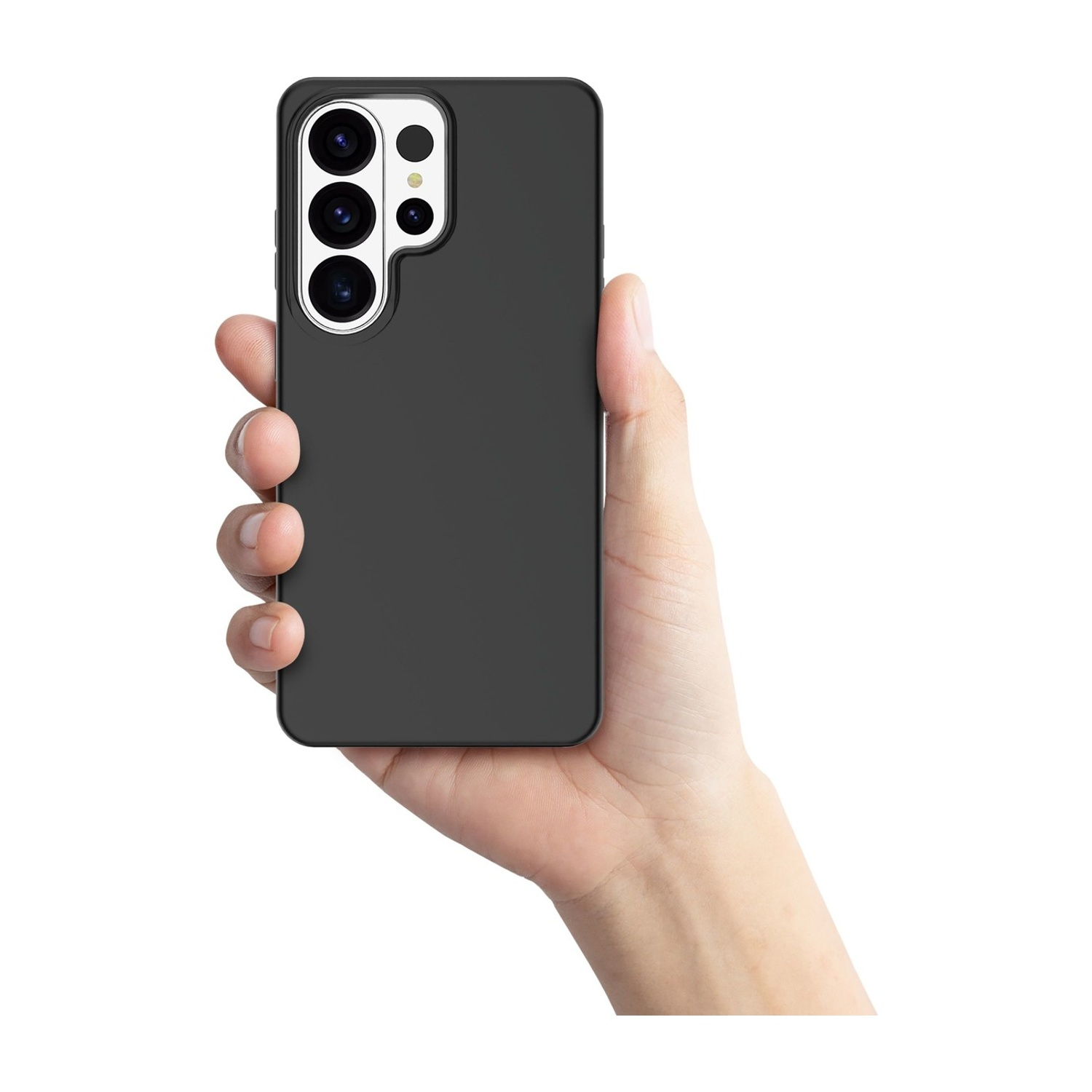 Una mano tiene uno smartphone nero con quattro obiettivi.