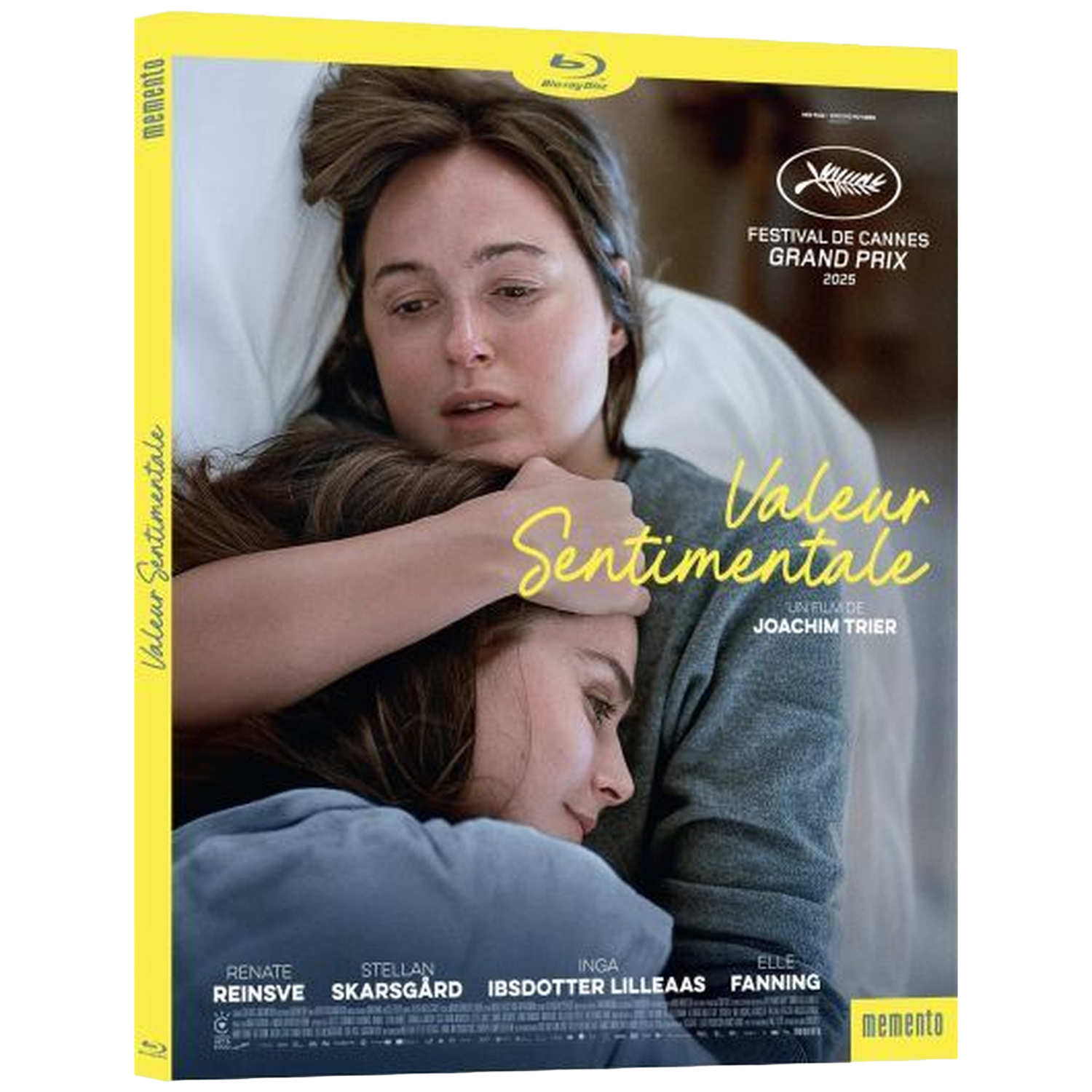 Twee vrouwen liggen dicht tegen elkaar aan. De film "Valeur Sentimentale" wordt getoond.