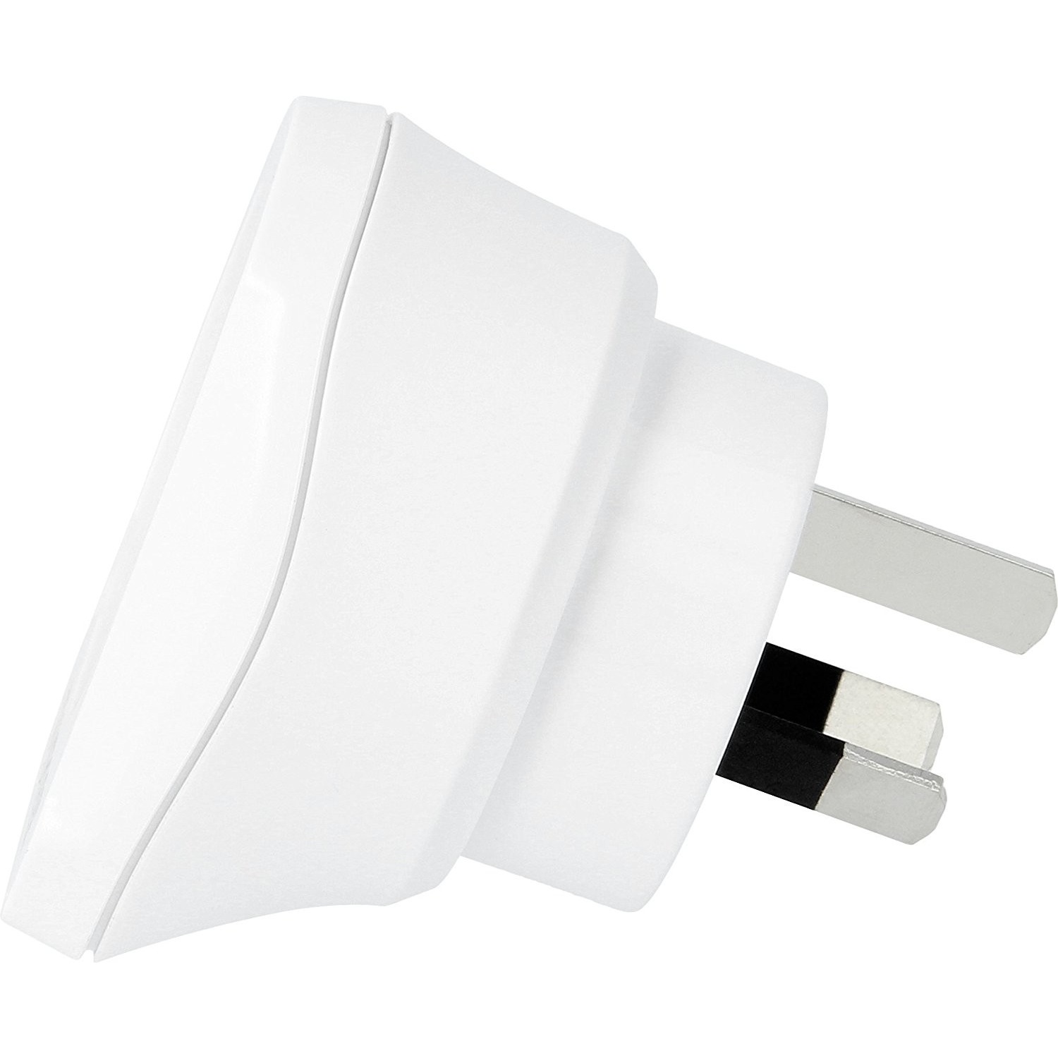 Un adaptateur de voyage blanc avec trois broches métalliques, marquées de noir.