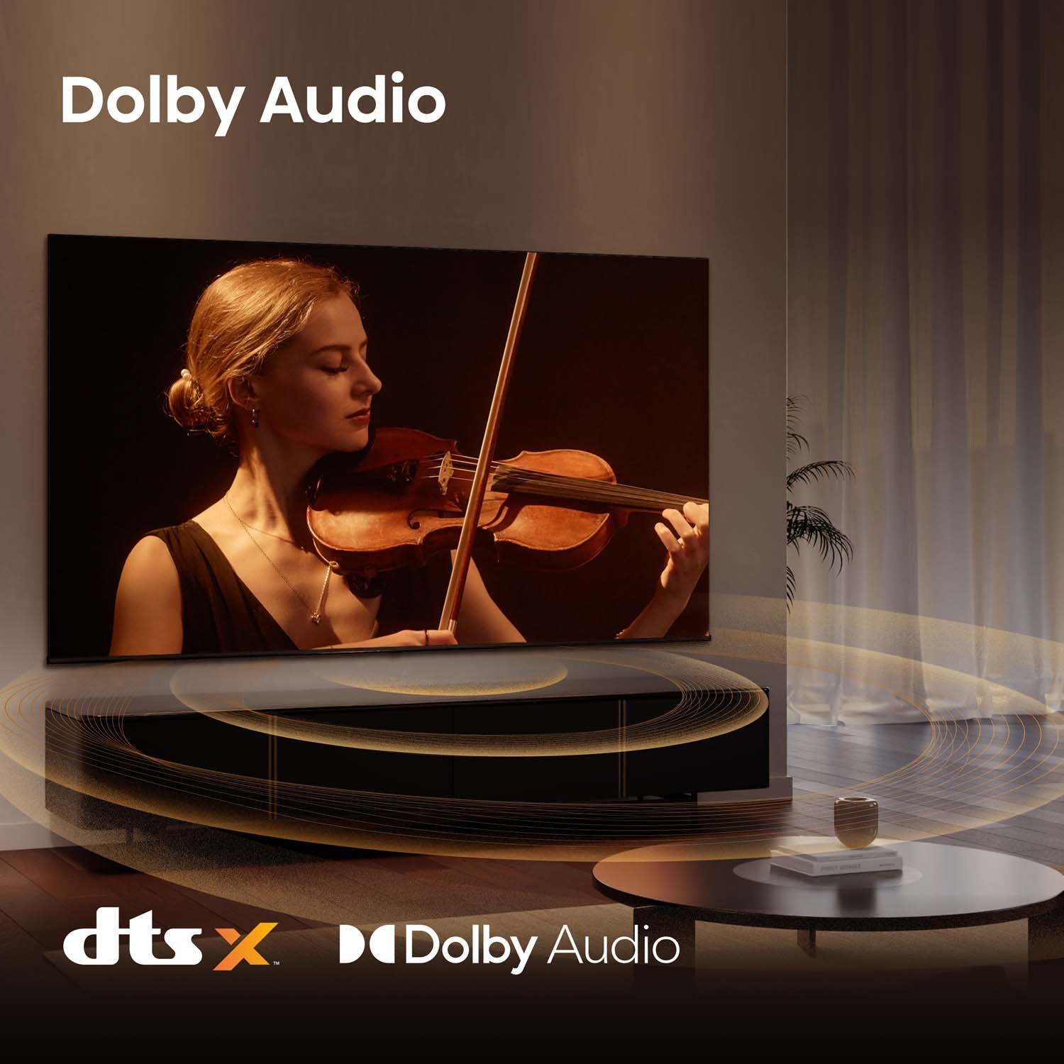 Donna suona violino in TV, loghi Dolby Audio e DTS:X sotto.
