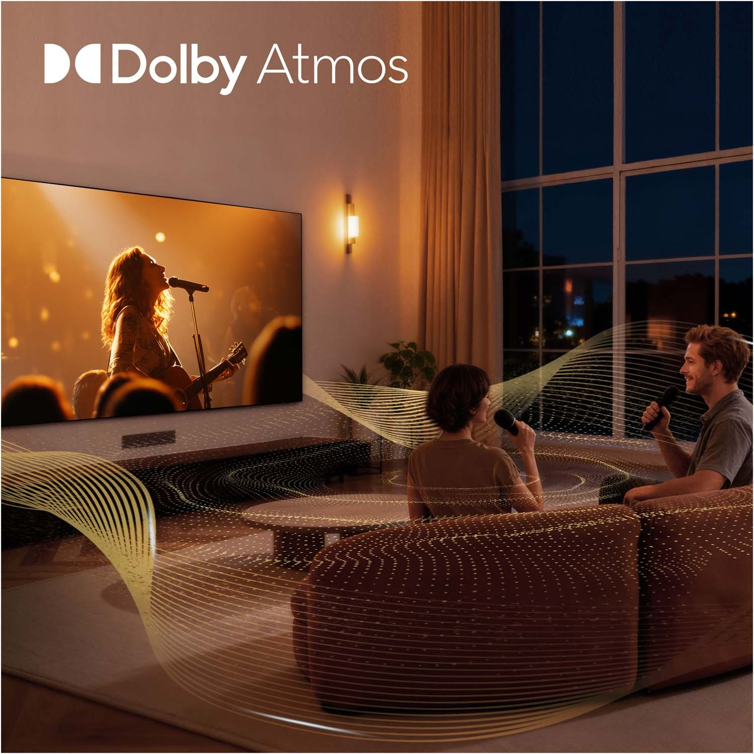Una coppia canta in salotto mentre una band si esibisce in TV. Logo Dolby Atmos.