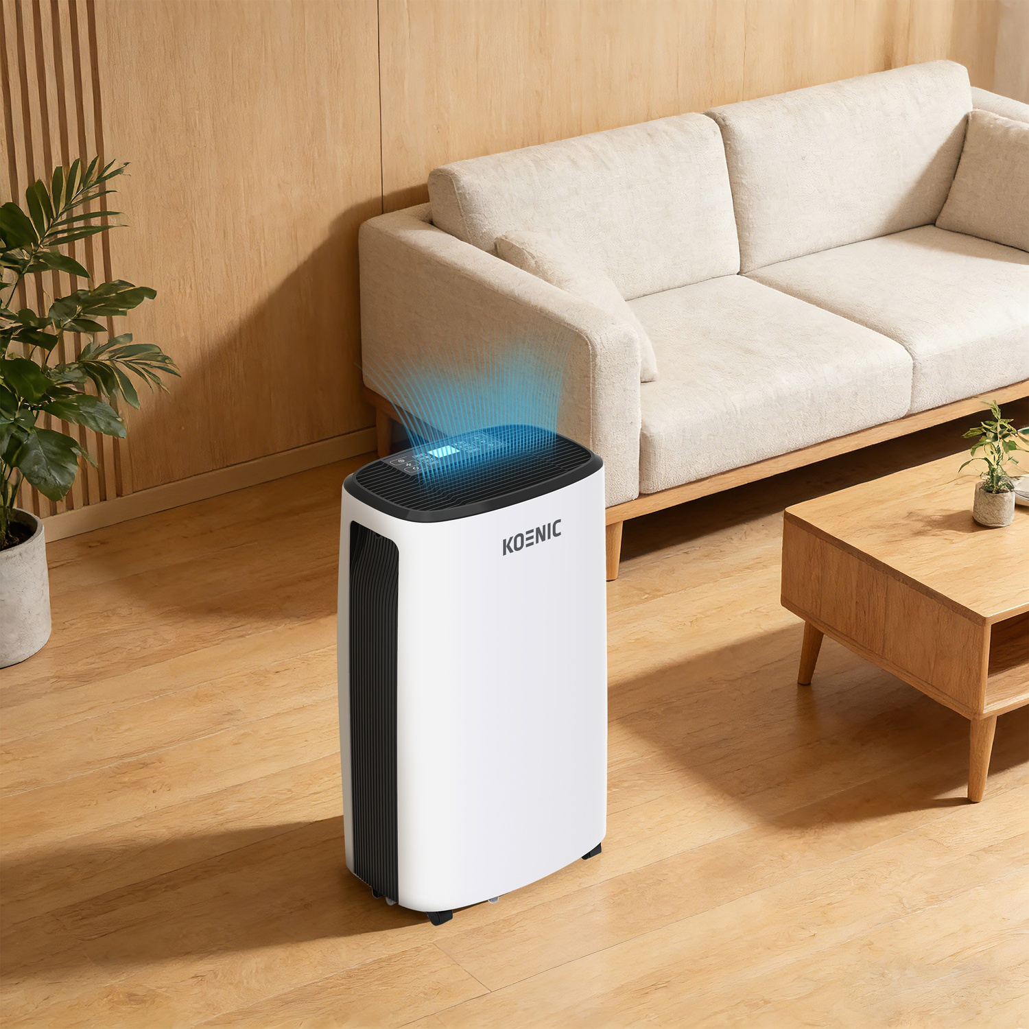 Un purificatore d'aria bianco si trova su un pavimento in legno accanto a un divano.