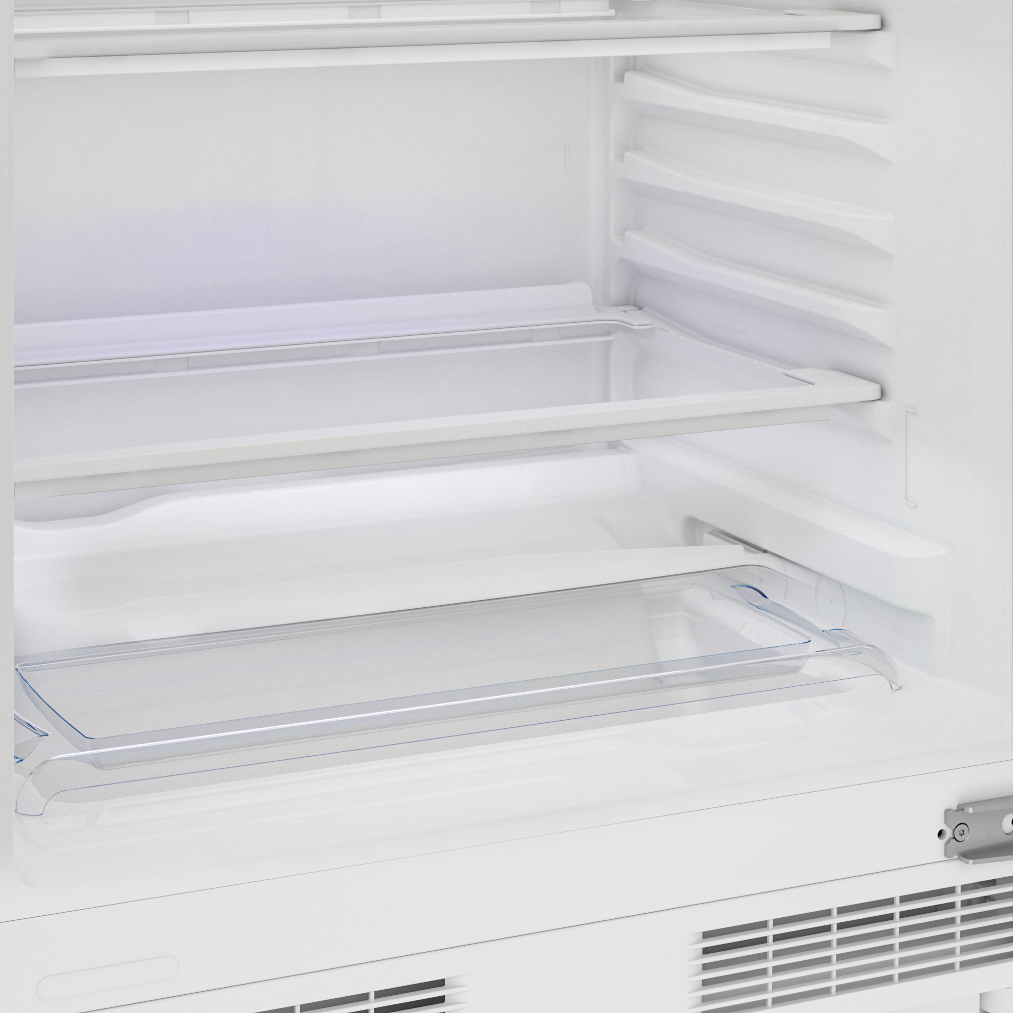 Puste białe wnętrze lodówki z dwoma szklanymi półkami i schowkami w drzwiach.