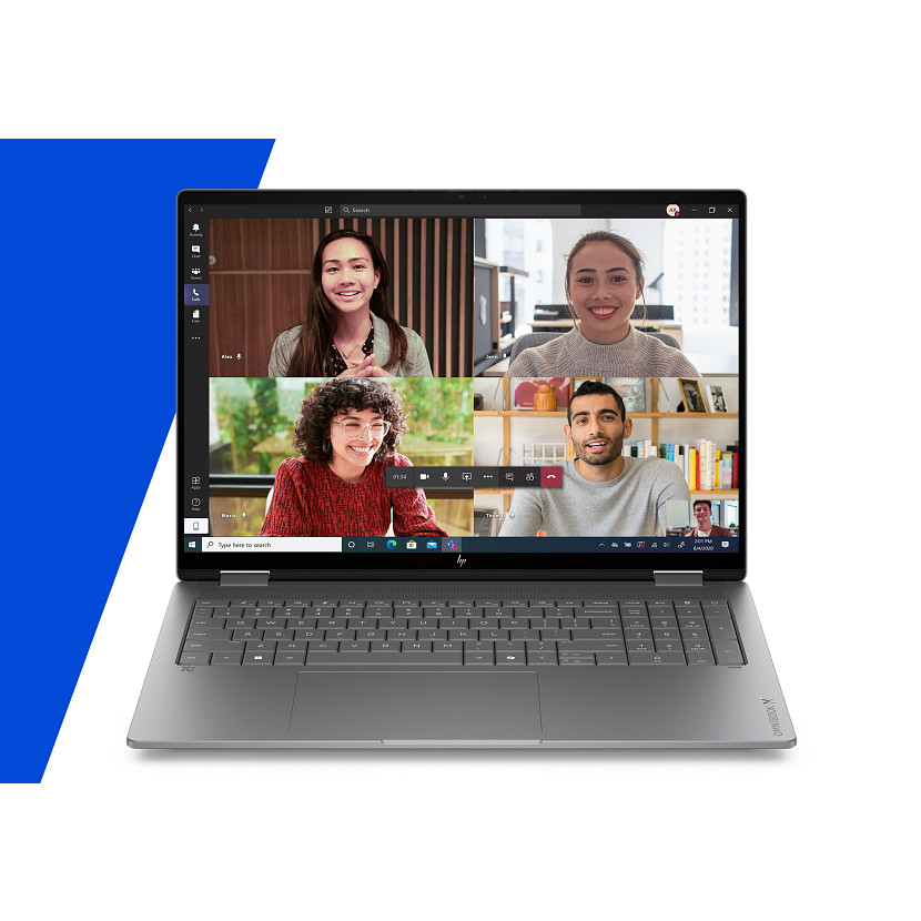 Laptop wyświetla wideokonferencję z czterema osobami.