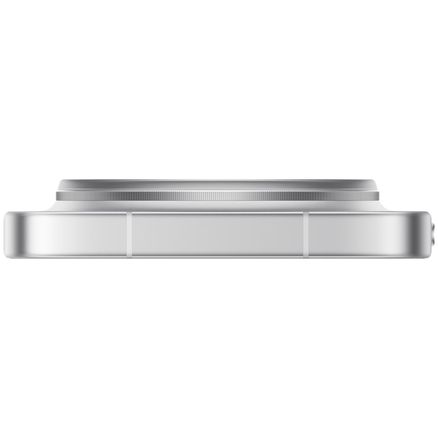 Smartphone argenté de côté, avec un anneau et de fines rainures sur le bord.