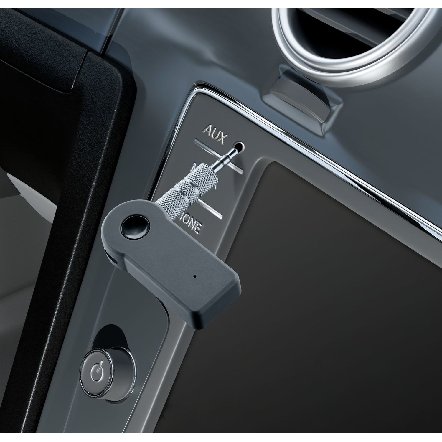Un adattatore Bluetooth collegato all'ingresso AUX dell'auto.