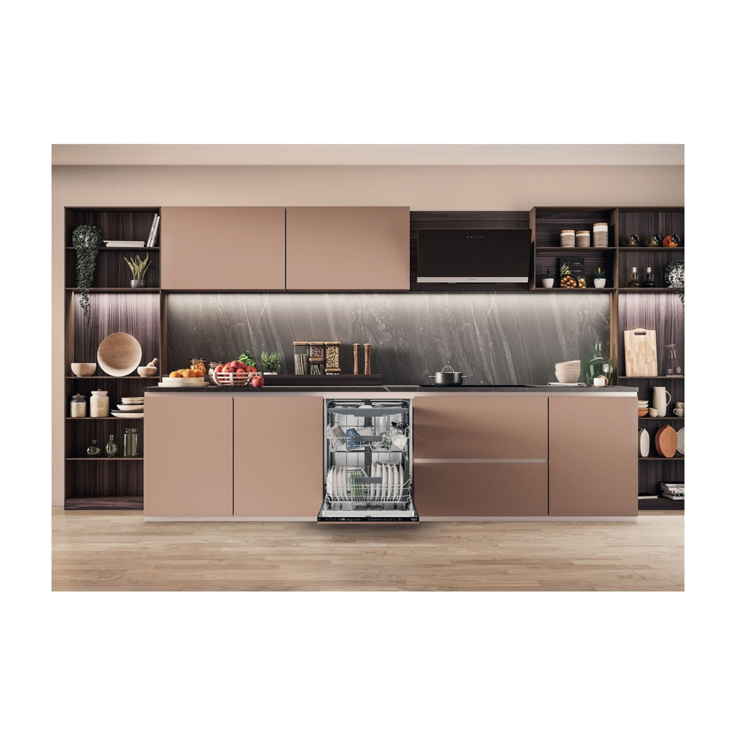 Cucina moderna con mobili a giorno e chiusi, lavastoviglie e frutta.