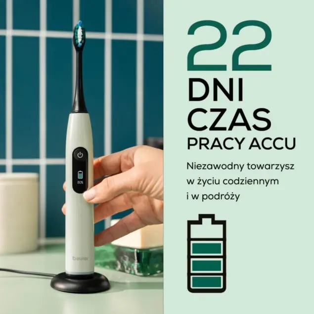 Ręka trzyma elektryczną szczoteczkę do zębów z niebieską główką, stojącą na ładowarce.