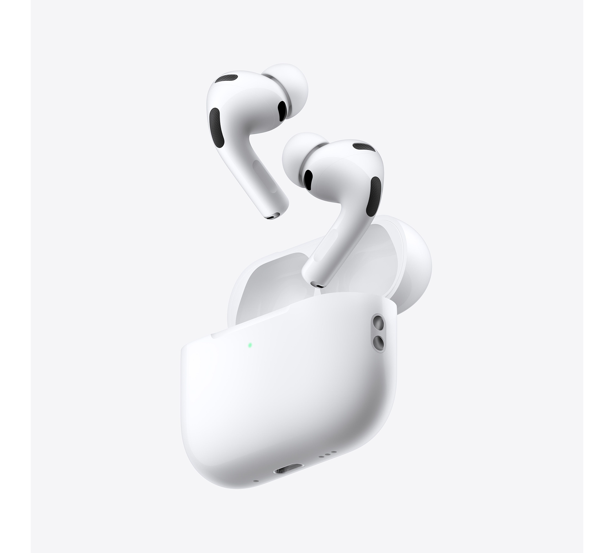 Fehér AirPods Pro töltőtokkal, egy fülhallgató a nyitott tok felett lebeg.