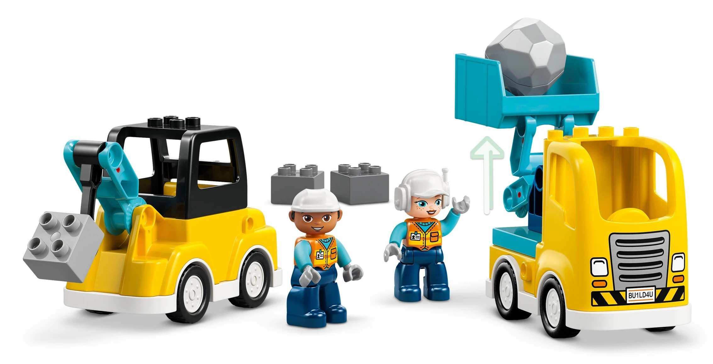 Żółta ciężarówka i koparka z zabawkami, dwiema figurkami i klockami.