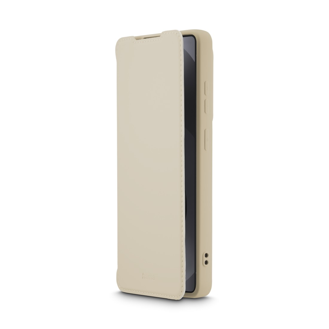 Eine beige Handyhülle mit Klappdeckel steht auf weißem Hintergrund.