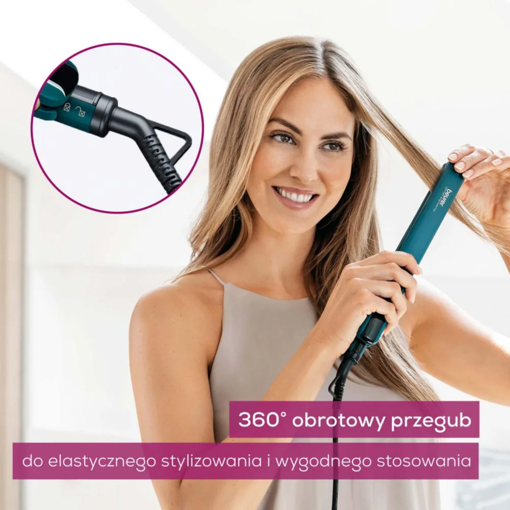 Kobieta prostuje blond włosy turkusową prostownicą. Zbliżenie na uchwyt.