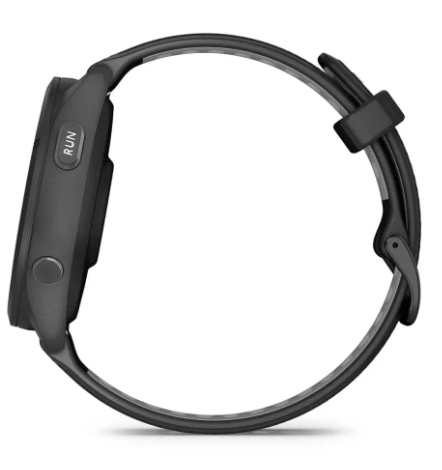 Czarny smartwatch z przyciskiem "RUN", widok z boku.