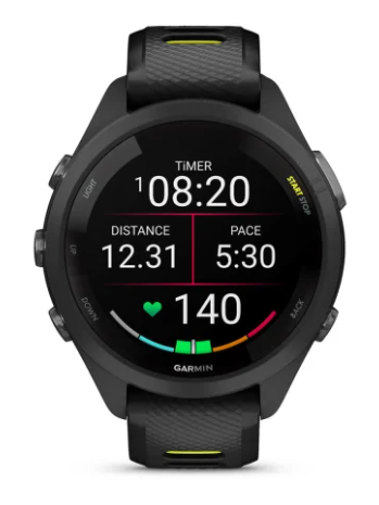 Czarny zegarek Garmin wyświetla timer, dystans, tempo i tętno na ekranie.
