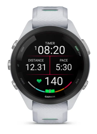Biały zegarek Garmin wyświetla czas, dystans, tempo i tętno.
