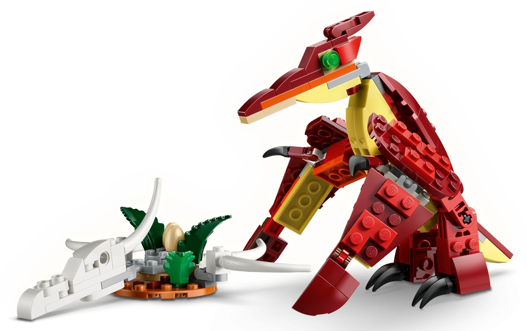 Czerwony smok Lego obok białej czaszki dinozaura Lego z jajkami.