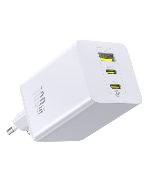 Tek USB-A ve iki USB-C bağlantı noktasına sahip beyaz 100W GaN şarj cihazı.