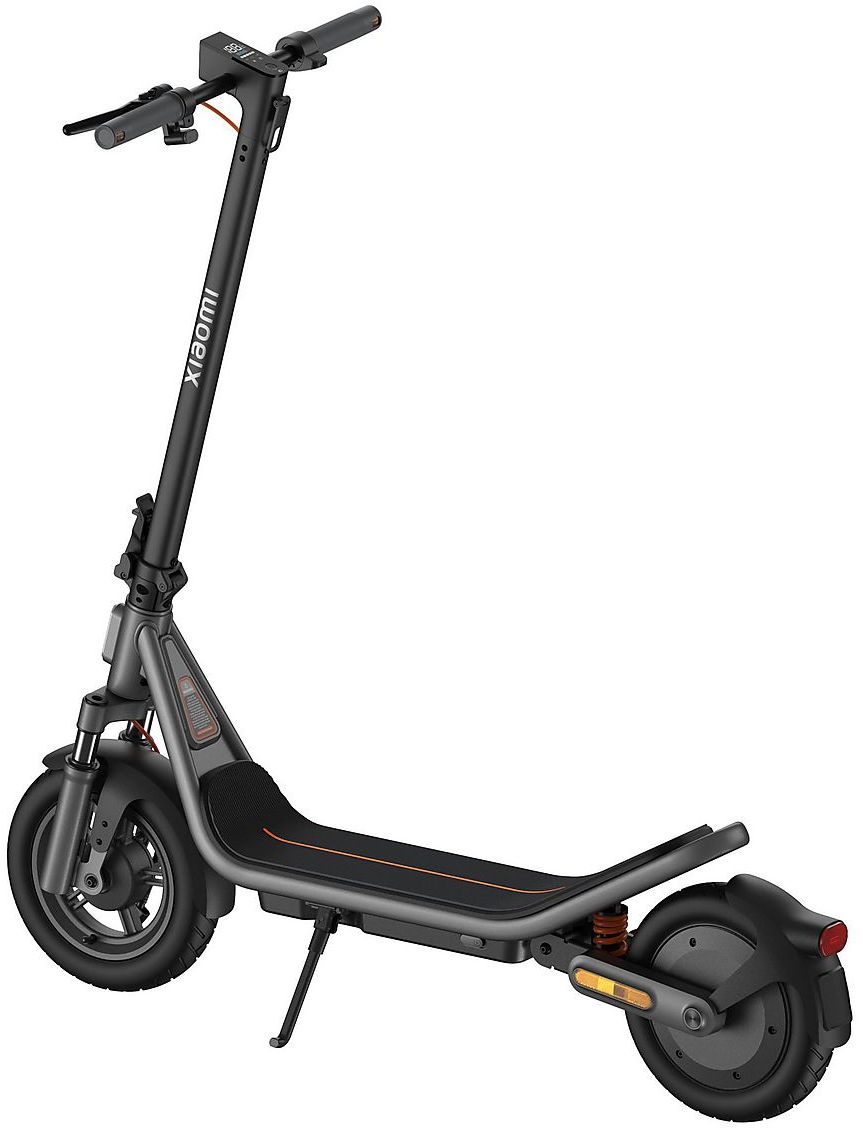 Ein schwarzer Xiaomi E-Scooter mit orangefarbenen Akzenten und einem Display.
