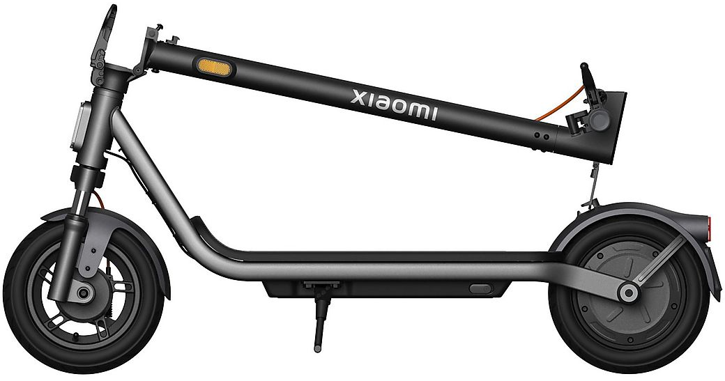 Trottinette électrique Xiaomi noire en profil latéral, pliée.