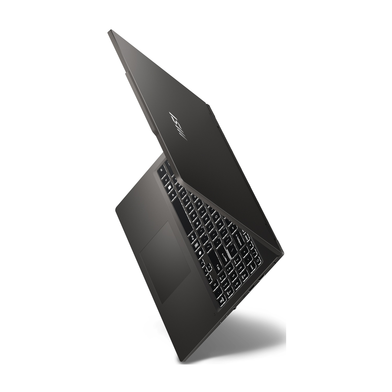 Un laptop nero aperto con tastiera retroilluminata su sfondo bianco.