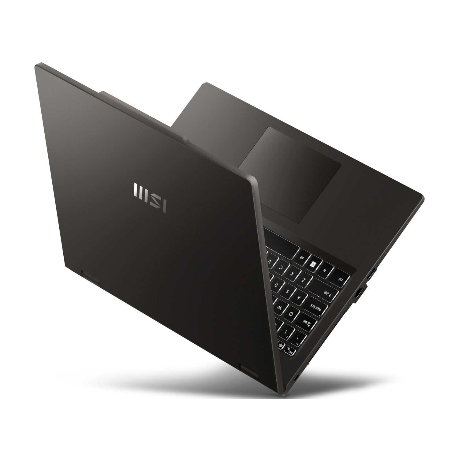 Un laptop MSI scuro, aperto e angolato dall'alto, che mostra tastiera e touchpad.