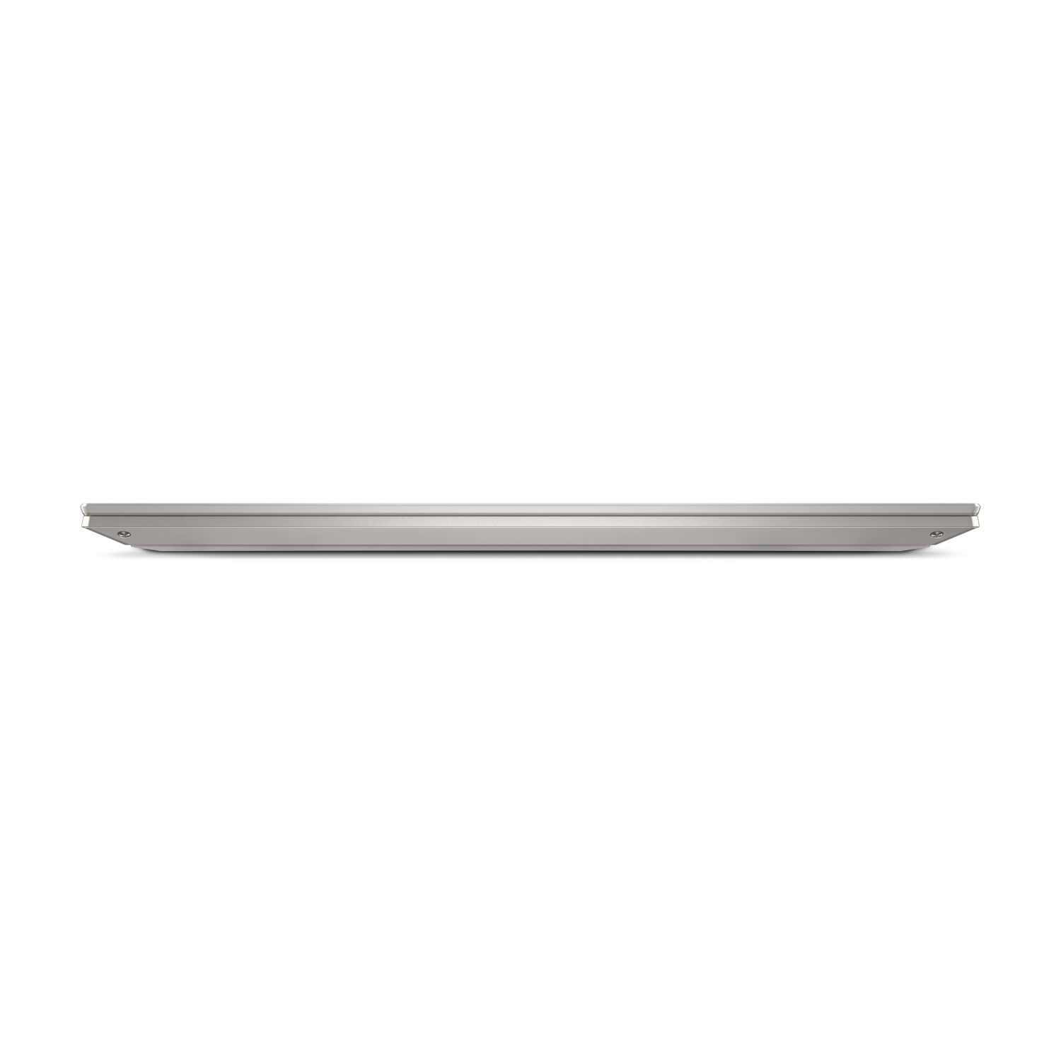 Un laptop argentato chiuso giace su uno sfondo bianco.