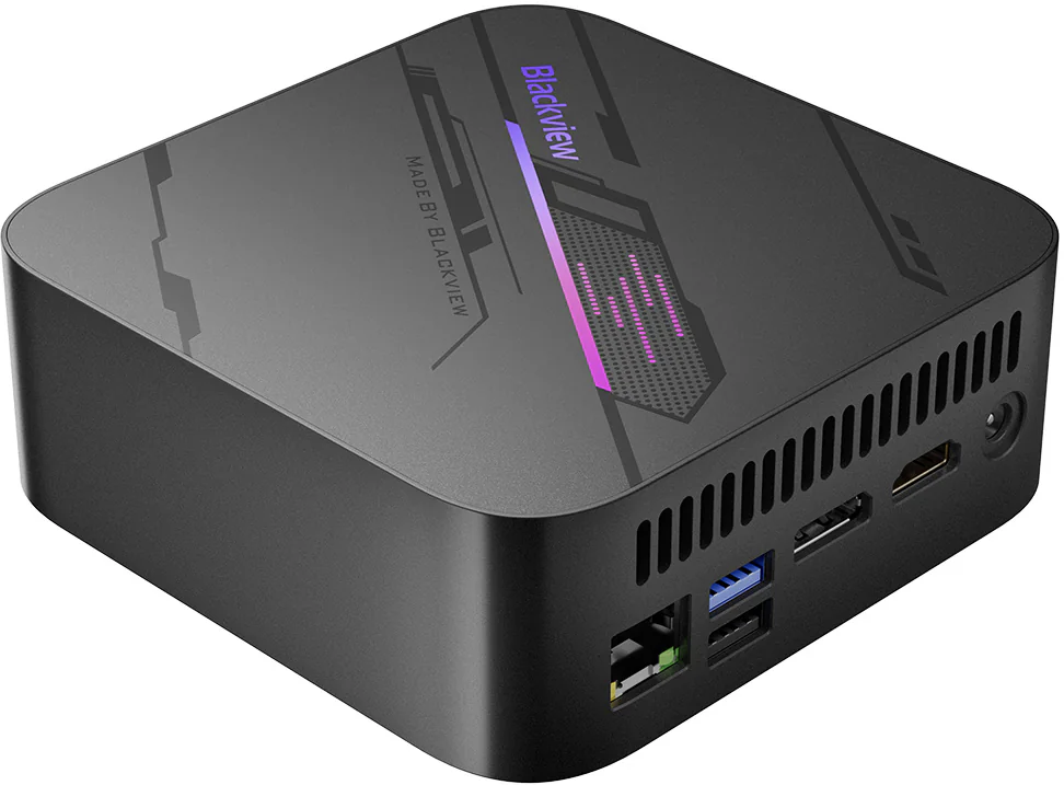 Fekete mini PC lila díszítéssel és portokkal.