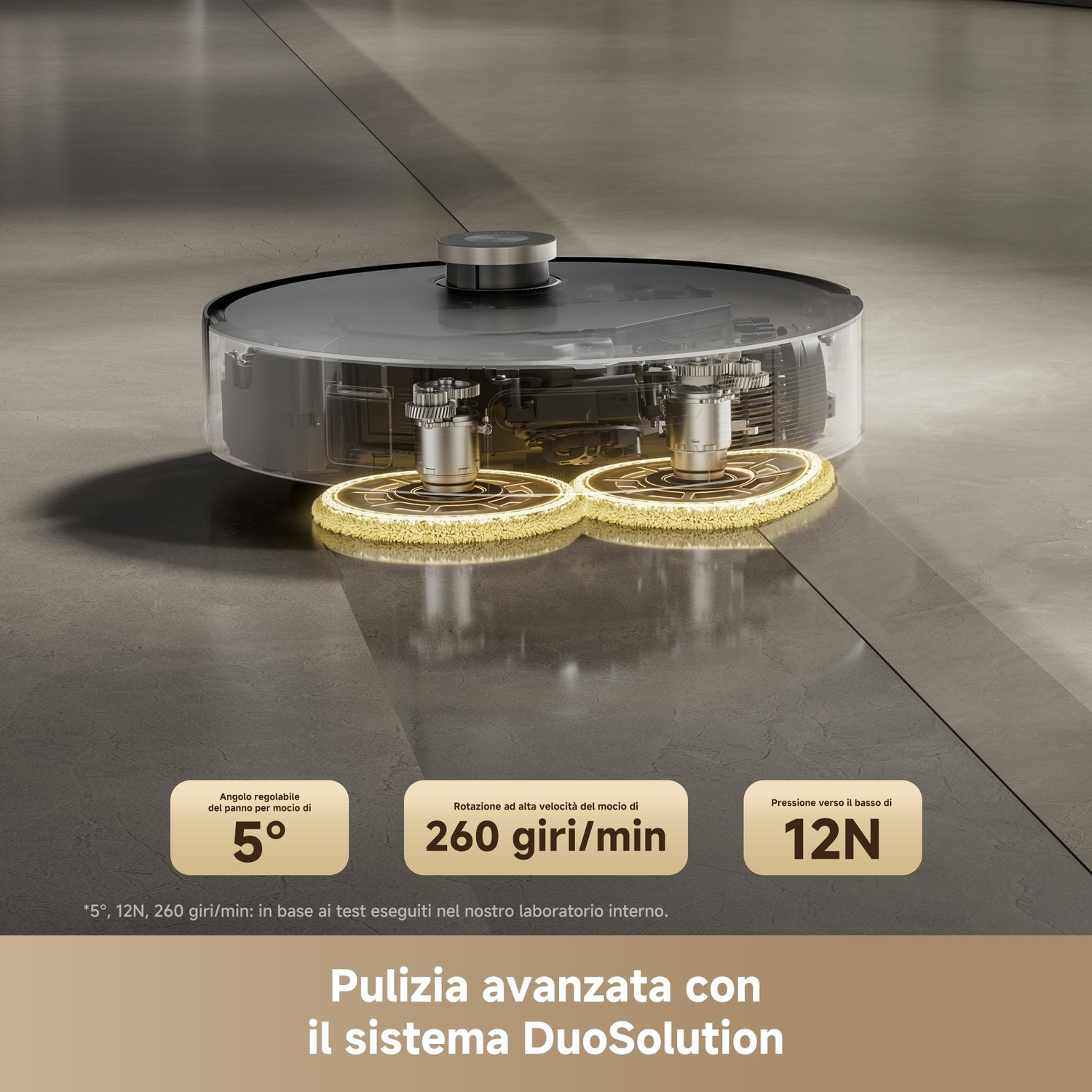Un robot aspirapolvere con panni rotanti su un pavimento.