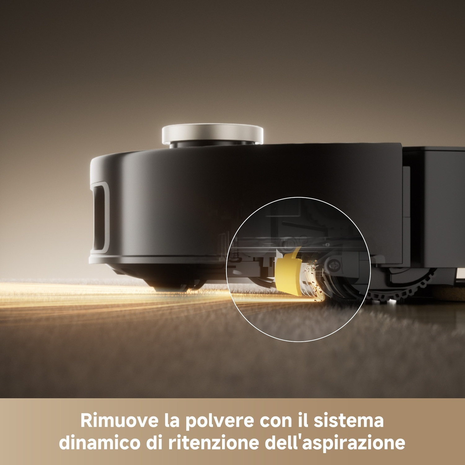 Un robot aspirapolvere nero con spazzola gialla pulisce la polvere dal tappeto.
