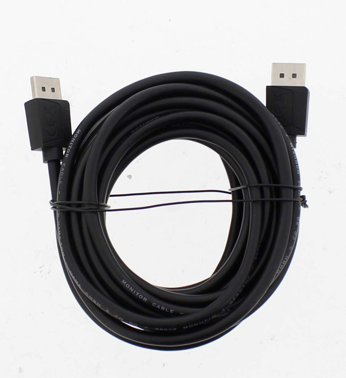 İki HDMI konektörlü siyah monitör kablosu, rulo yapılmış ve bağlanmış.