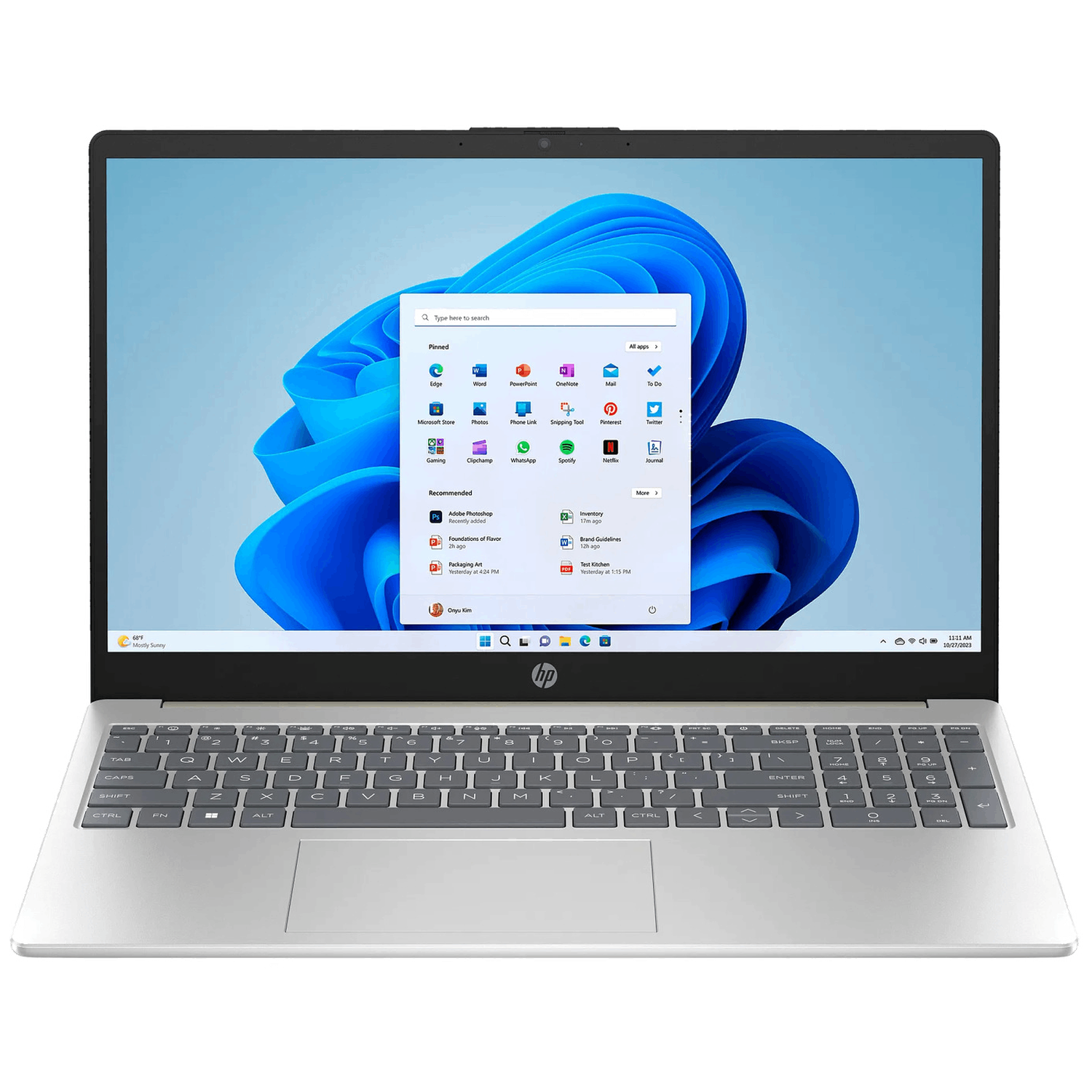 Een zilveren laptop met Windows 11. Het startmenu met apps is geopend.