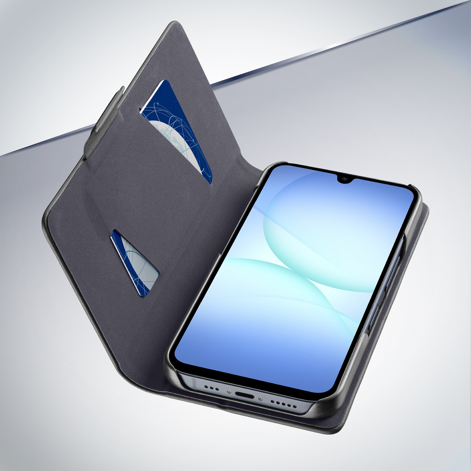 Uno smartphone scuro in una custodia con slot per carte.