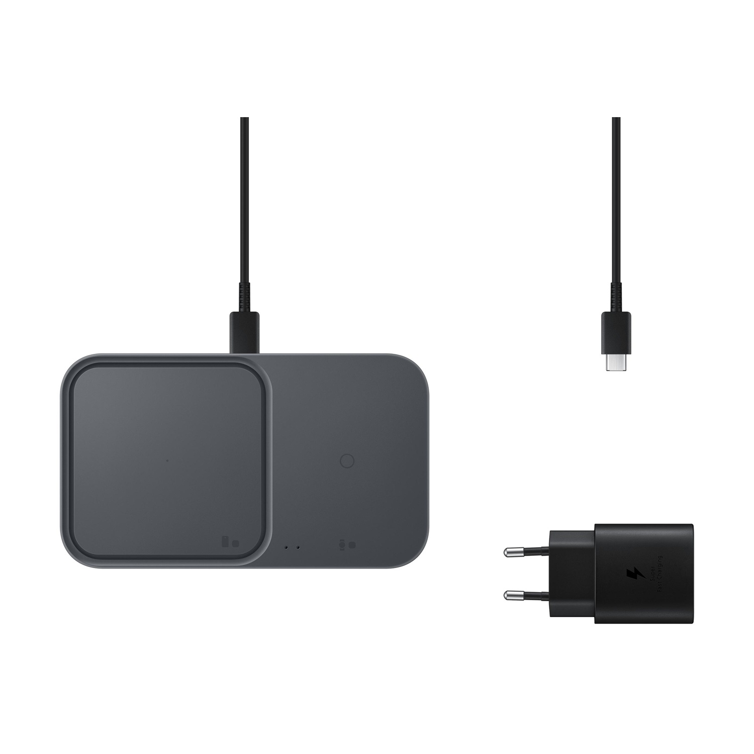 Due caricabatterie wireless grigio scuro, cavo USB-C e un adattatore di ricarica rapida nero.