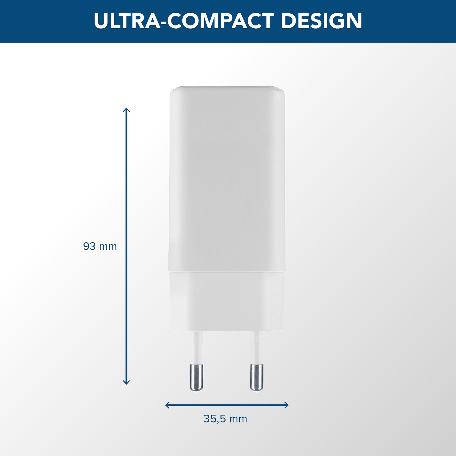 Un alimentatore bianco con pin a scomparsa, alto 93 mm e largo 35,5 mm.