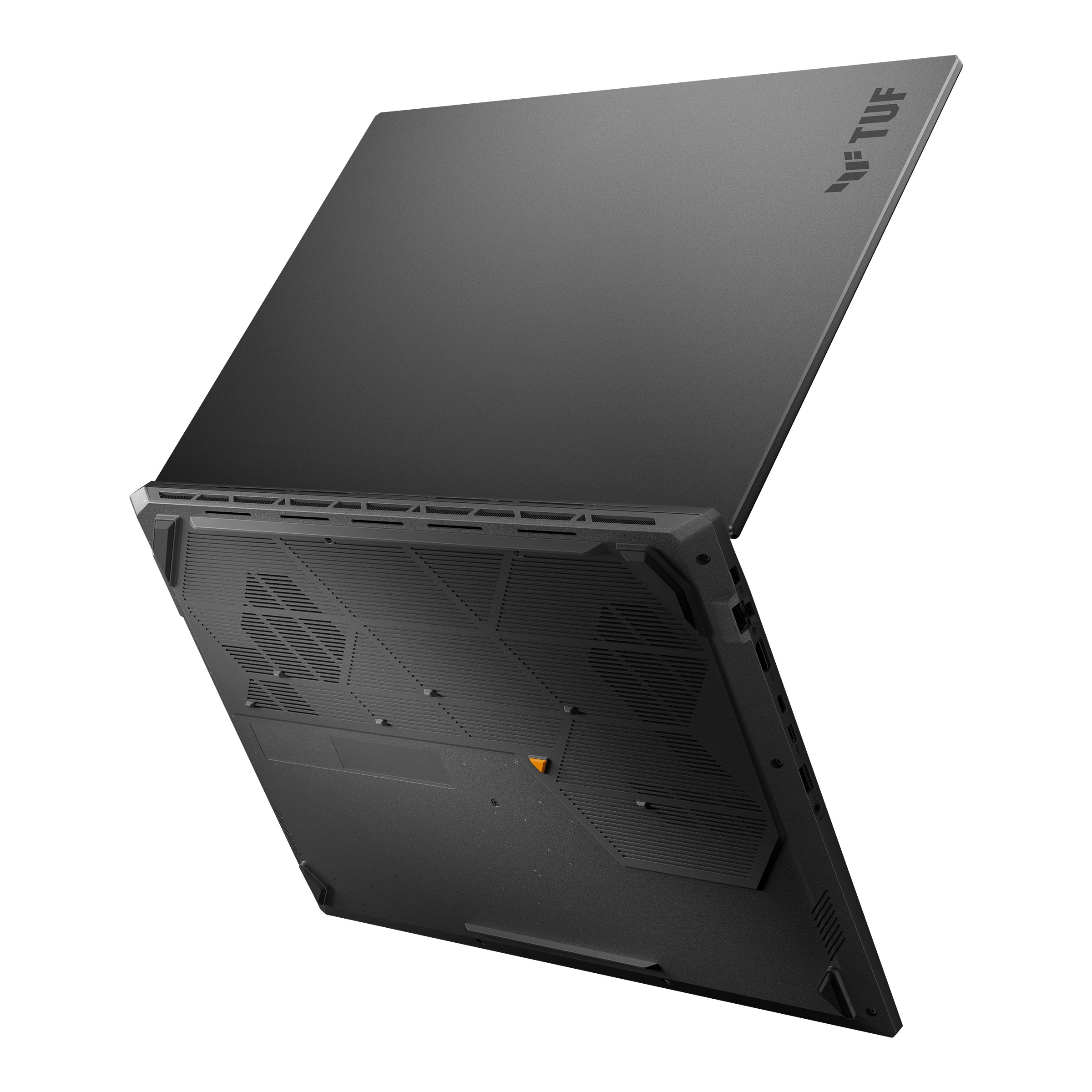 Czarny laptop, pokazany od dołu, z widocznymi otworami wentylacyjnymi i portami.