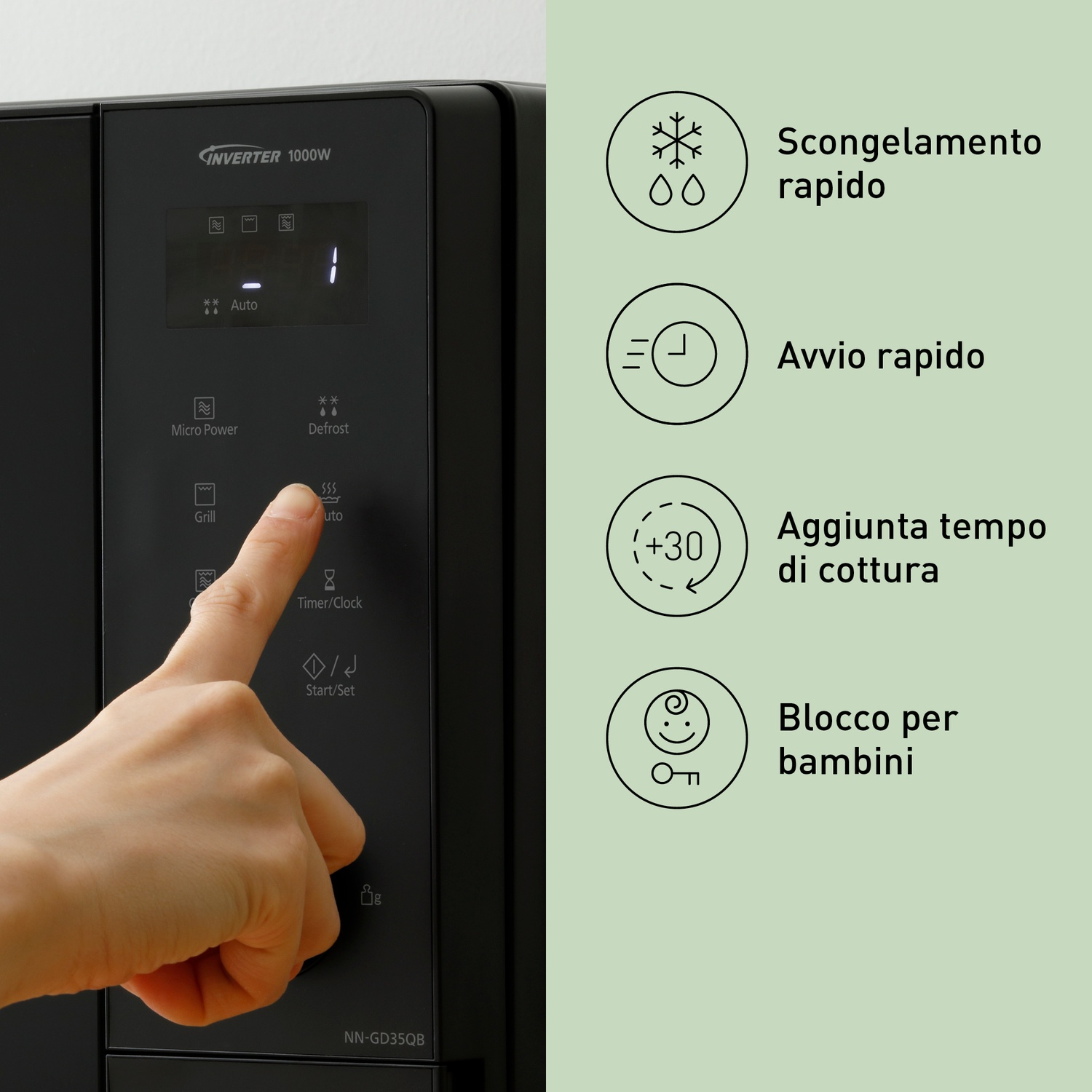 Una mano preme un pulsante su un microonde nero. Icone mostrano funzioni come scongelamento.