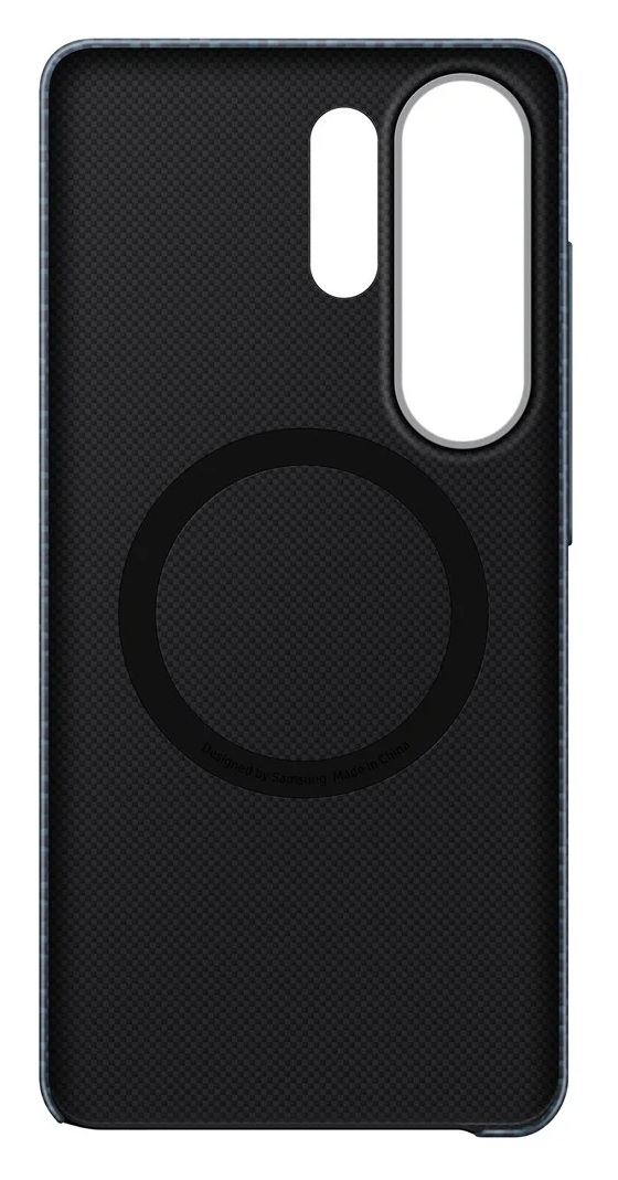 Czarne etui na telefon z okrągłym wycięciem i otworem na aparat.