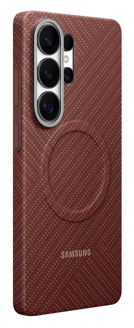 Czerwone etui na telefon z fakturą karbonu i modułem aparatu.