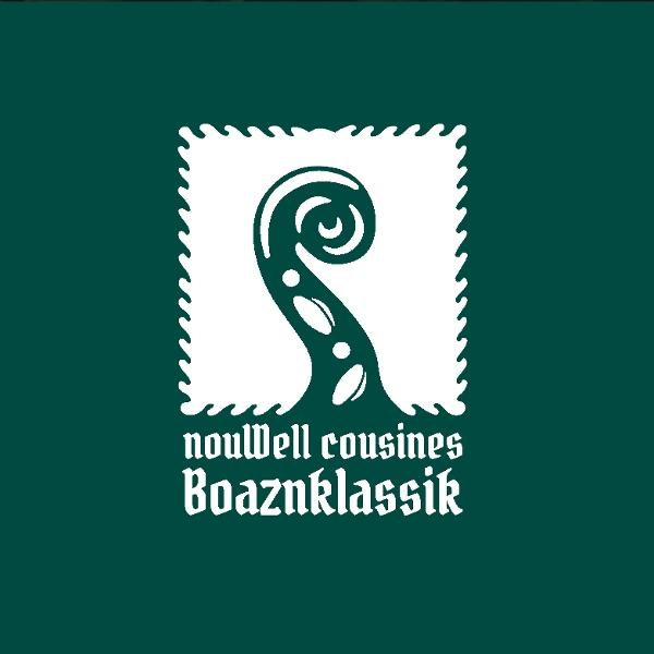 Ein weißes Logo mit einer stilisierten Geige und Text auf dunklem Grün.