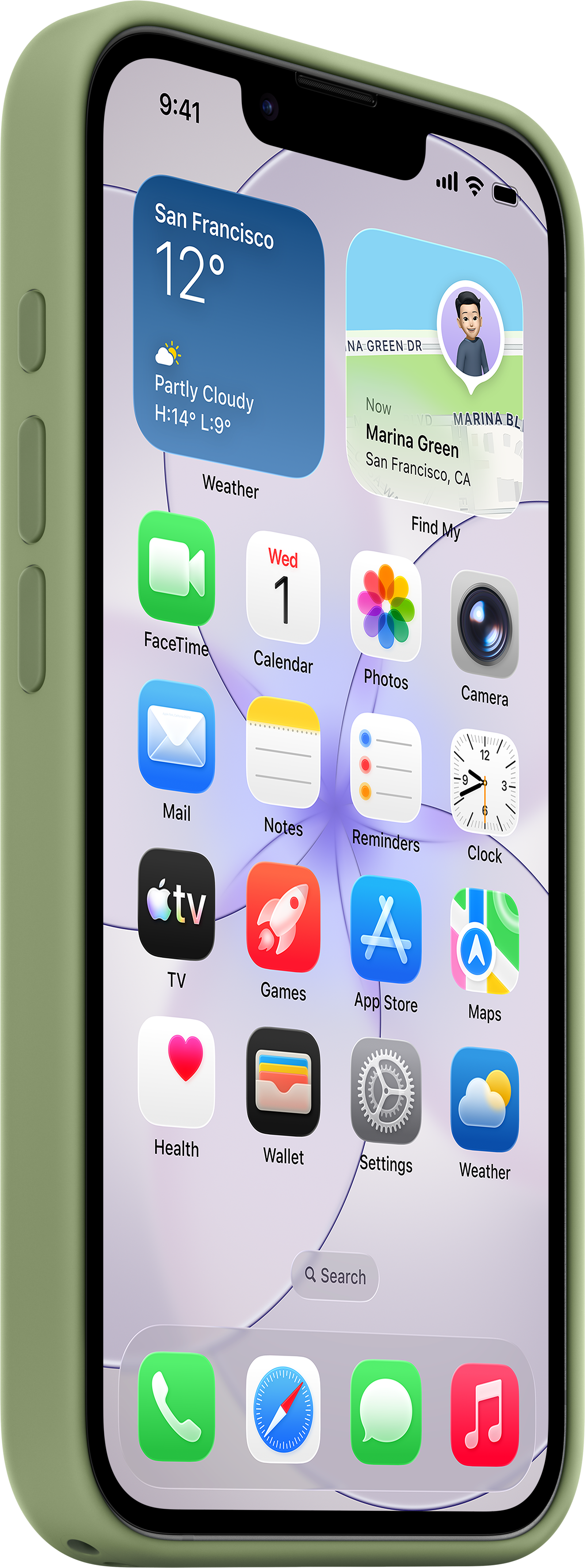 Un iPhone con custodia verde mostra la schermata principale con widget e icone app.